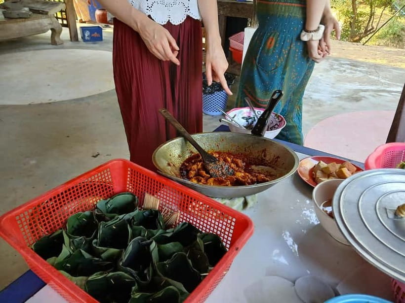 Kampot Countryside: Authentic Khmer Cooking Class - Eco Lotus Kampot and the rural setting