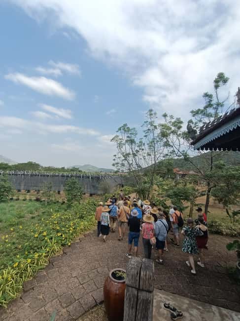 Kampot-Phnom Penh include Pepper farm Tour, Salt field, Lake - Transport, timing, and the small-group setup