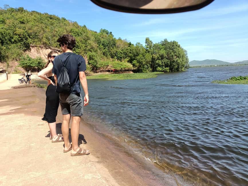Kampot-Phnom Penh include Pepper farm Tour, Salt field, Lake - Who should book this experience