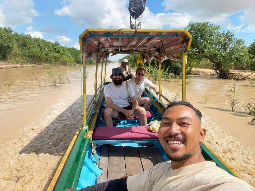 Kayaking & Floating Village in Siem Reap - Into the mangroves by boat and kayak
