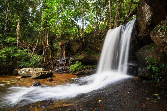 Kbal Spean, Banteay Srei & Banteay Samre temple - The optional Landmine Museum adds a modern chapter