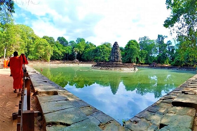 Kbal Spean Trekking Tour with Banteay Srei and Landmine Museum - A private vehicle makes the long day easier