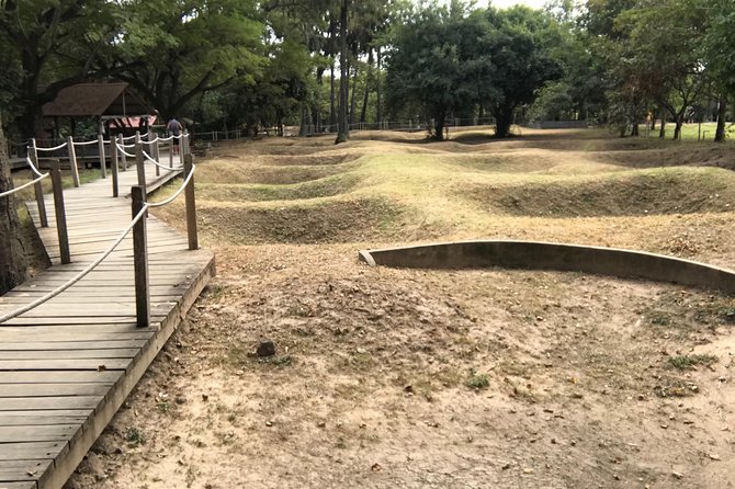 Khmer Rouge, genocide museum &killing field tour - A 40-minute stop at Phnom Penh’s Russian Market