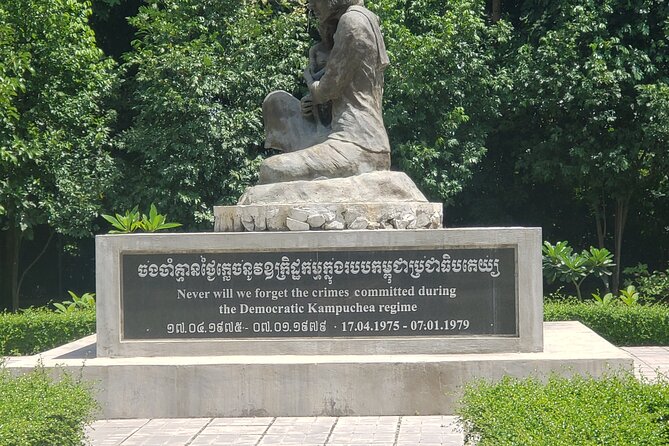 Killing Field and Genocide Museum private haft day Tour - Why these two sites belong together