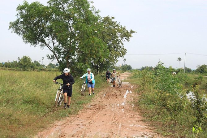 Killing Field & Paddy Rice Fields Tuk Tuk Adventure - Choeung Ek requires a different frame of mind
