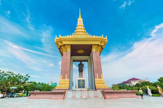 Koh Dach Silk Island and Phnom Penh Full Day Private Tour - Wat Ounalom and the city’s Buddhist center
