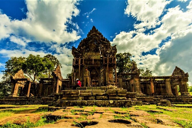 Koh Ker & Beng Mealea Temple Full-Day Private Tour from Siem Reap - Prasat Pram and its three surviving towers