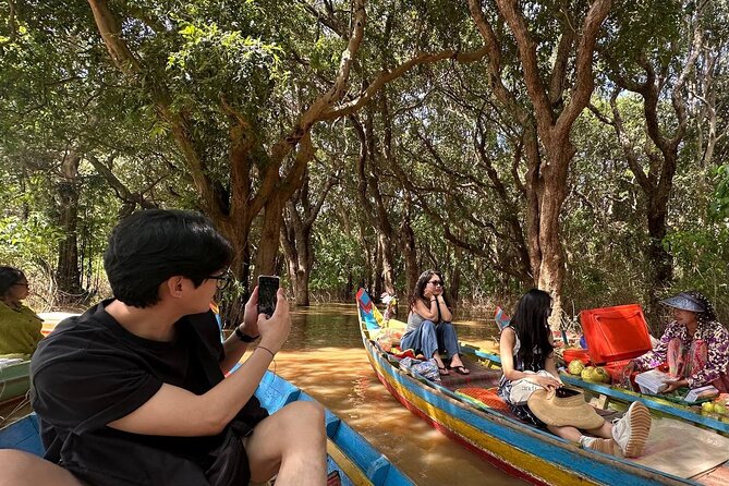 Kompong Phluk Floating village & Mangrove forest cruise - Entering Kompong Phluk by boat