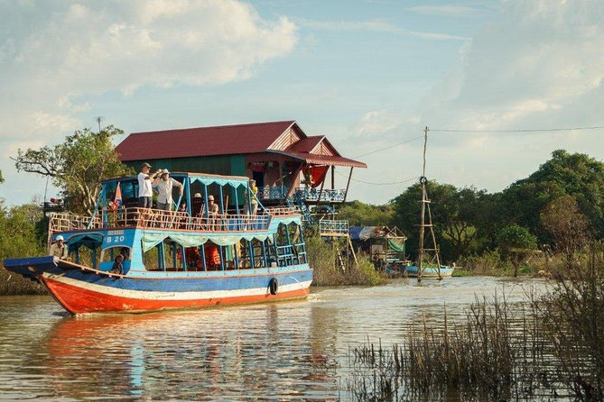 Kompong Phluk Floating Village Private Half-Day Tour - Entering Kompong Phluk by boat