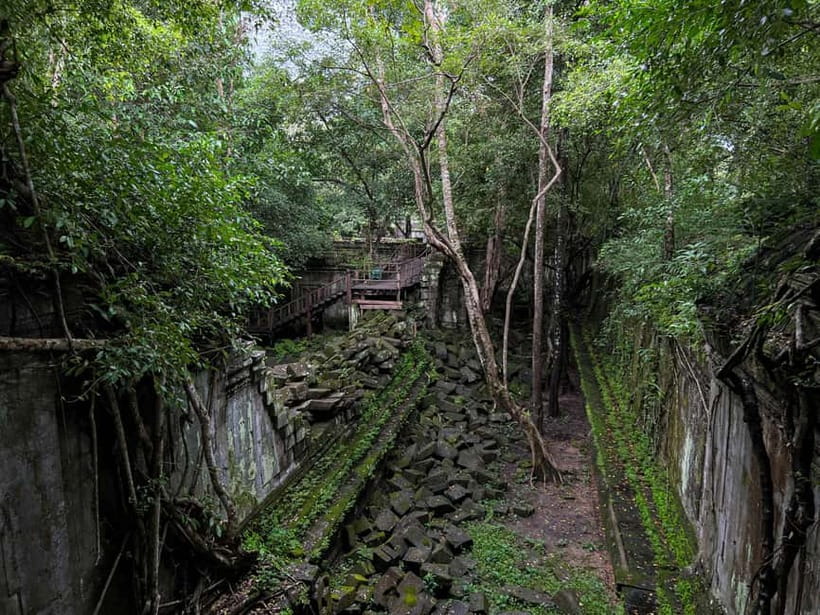 Kulen Mountain, Beng Mealea and Banteay Srei Full Day Tour - Beng Mealea, a temple reclaimed by the forest