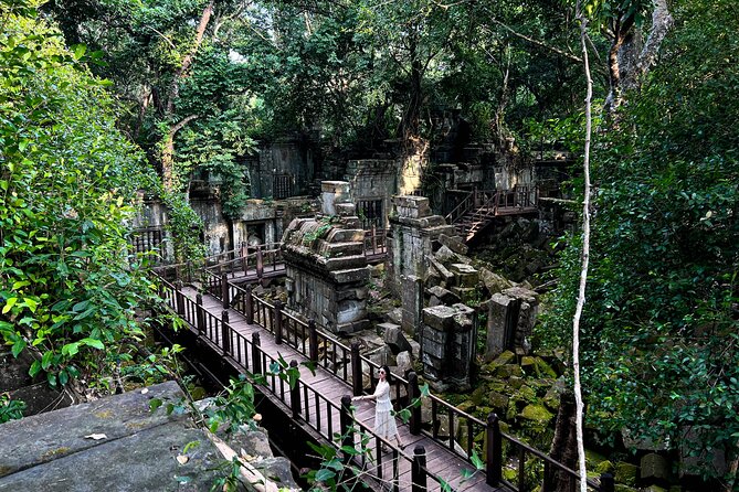 Kulen Mountain Beng Mealea and Banteay Srei Tour from Siem Reap - A waterfall picnic with local food
