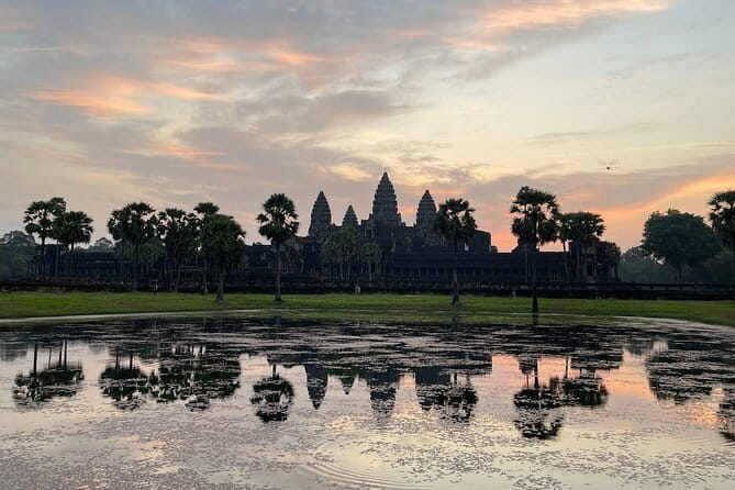 Kulen Mountain Beng Mealea and Tonle Sap Tour in Siem Reap - The 1000 Lingas turn a riverbed into a sacred site