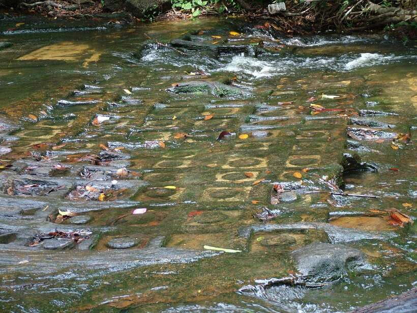 Kulen Mountain: Full-Day Private Waterfall Tour - Reading the carvings at the River of 1000 Lingas