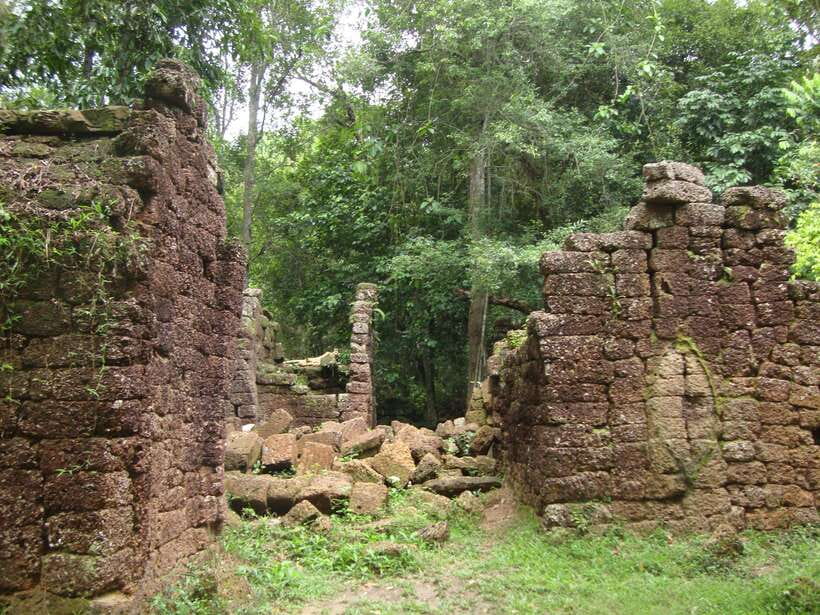 Kulen Mountain: Full-Day Private Waterfall Tour - The optional Banteay Srei stop