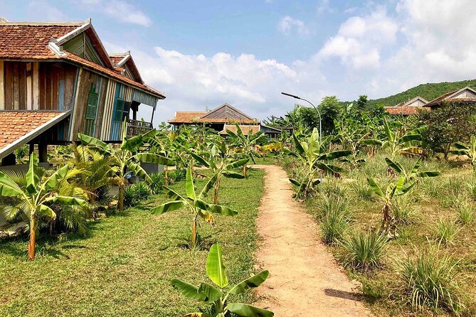 La Plantation tour (discovering Kampot Pepper) + Lunch - Walking through La Plantation’s countryside setting