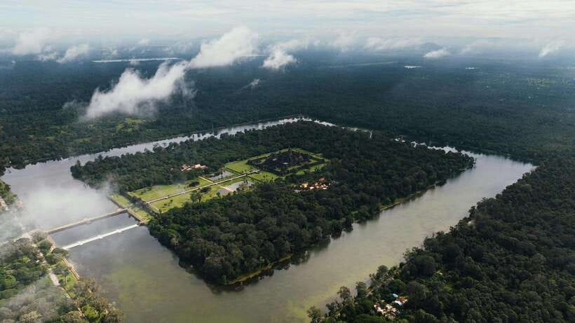 Luxury Private 2-Day Angkor Wat with English or German Guide - Van comfort, timing, and what to bring