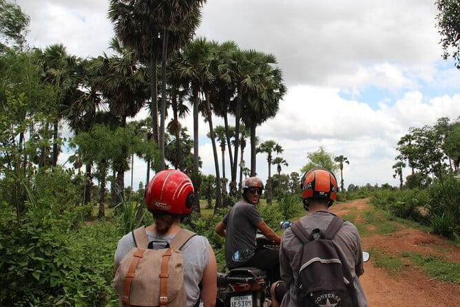 Motobike Countryside Adventure - Full day with lakeside lunch - Remote villages and the back roads of rural Cambodia