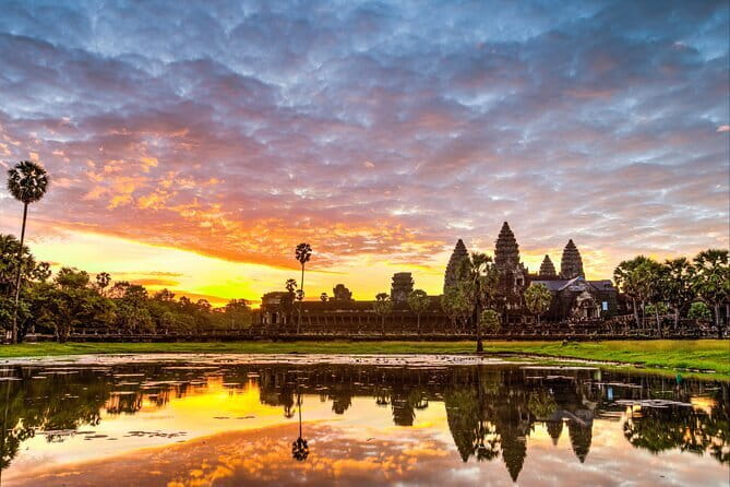 Motobike Countryside Adventure - Full day with lakeside lunch - A Buddhist pagoda and the quieter side of Cambodian faith