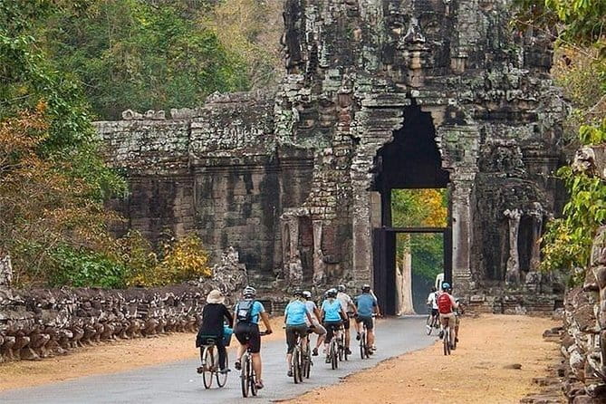 Motobike Countryside Adventure - Full day with lakeside lunch - Crossing the 1,000-year-old Angkor bridge