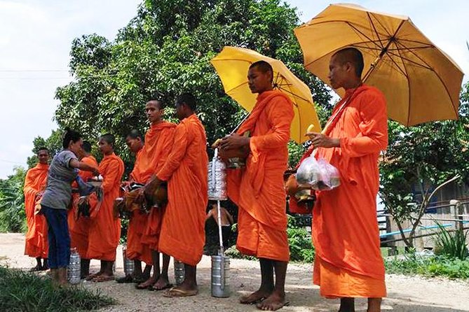 MotoGirl - Day Adventure Tour - Meeting Silk Makers on Koh Dach