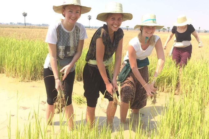 NhumBai, The Village Experience - The 8:00am pickup and trip into the countryside