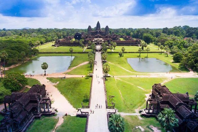 One day Angkor temple tour with private driver - Angkor Thom and Bayon’s carved faces