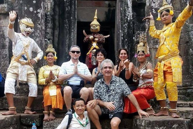 One Day Sunrise Private Tour at Angkorwat with Major Temples - Angkor Thom covers more than one monument