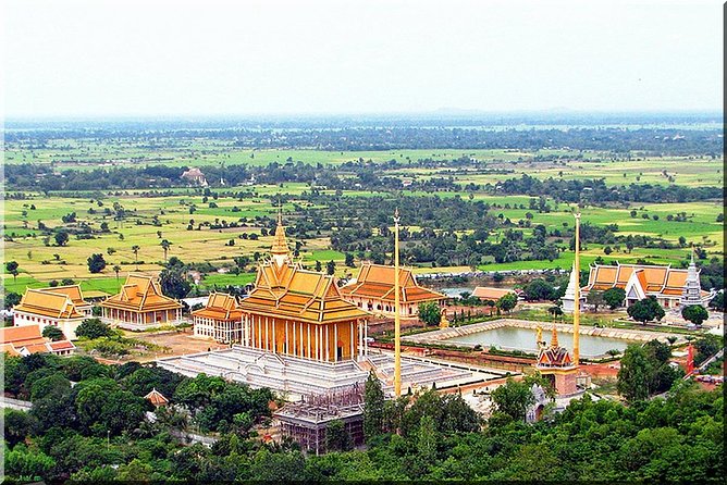 Oudong Mountain and Phnom Penh Full Day Private Tour - Wat Phnom and the city’s national monuments