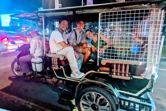 Phnom Penh Authentic Evening Food Tour 100% By Local - Independence Monument starts the city ride