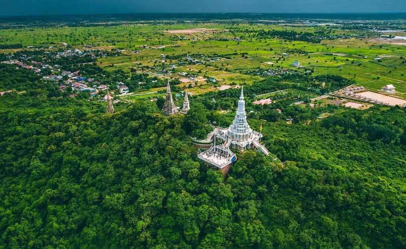 Phnom Penh - Battambang Transfer Plus Stop Sightseeing - Andong Russey and the hands-on pottery tradition