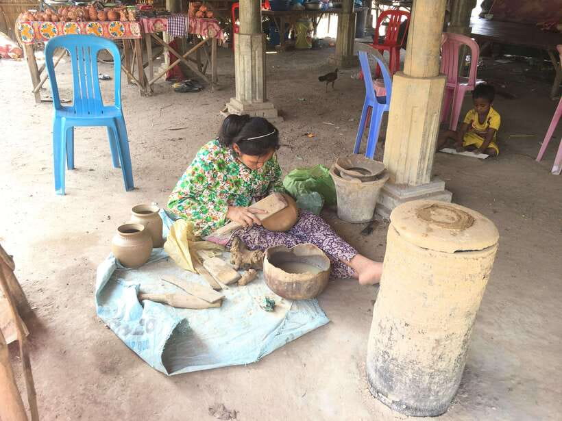 Phnom Penh - Battambang Transfer Plus Stop Sightseeing - Oudong Mountain and Cambodia’s former royal center