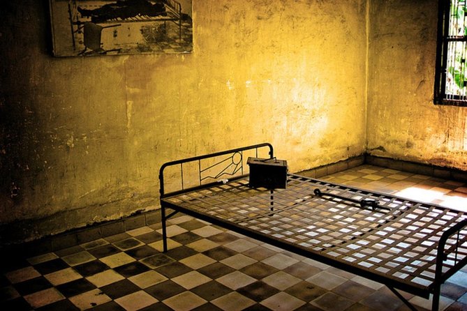 Phnom Penh City Tour, Silver Pagoda, Genocide Museum, Killing Fields - Why the guide matters so much