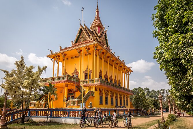 Phnom Penh: Cycling Adventure on Islands of the Mekong - Silk weaving at a family farm
