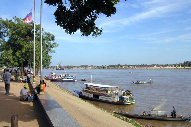 Phnom Penh Full Day Private Tours - Central Market: a change of pace at the city’s center