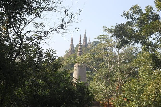 Phnom Penh: Highlights Tour Including National Museum - Central Market, or Phsar Thmey