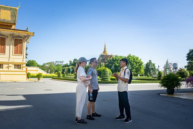 Phnom Penh: Highlights Tour Including National Museum - Wat Phnom and the city’s oldest landmark