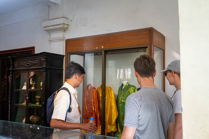 Phnom Penh Historical Tour - What the transport and group size mean