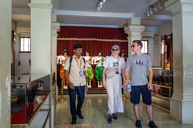 Phnom Penh Historical Tour - Water, snacks, coffee, and the practical extras