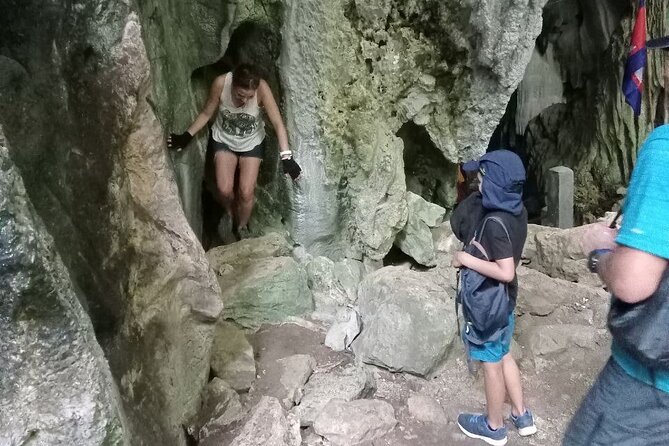 Phnom Penh Kampot Kep Tour "Pepper Farm, Salt Field, Crab Market" - Phnom Chhngok Cave Temple and the rough road in