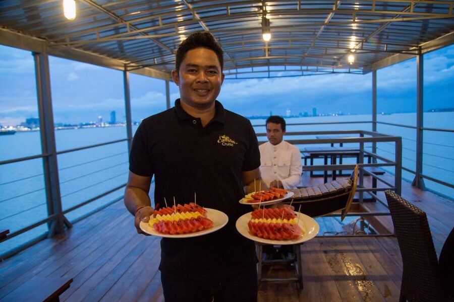 Phnom Penh: Mekong Sunset Dinner Cruise with Live Music - Dinner at $9: what the package really includes