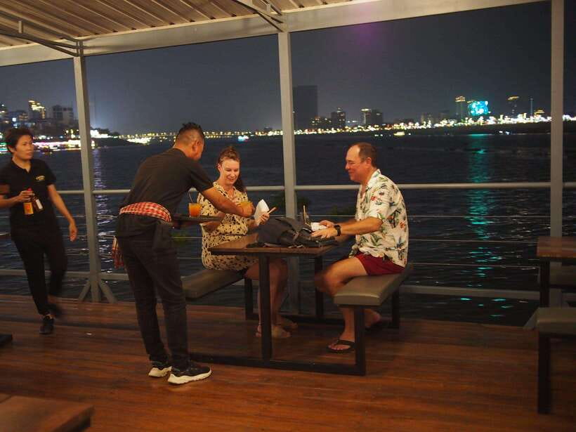 Phnom Penh: Mekong Sunset Dinner Cruise with Live Music - Who will enjoy this Mekong dinner cruise?