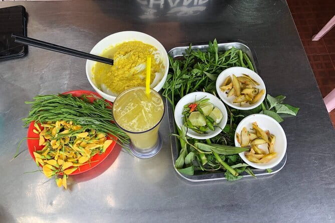 Phnom Penh Night City Highlights & Local Food tour by Tuktuk - Finishing with beer at Bassac Lane