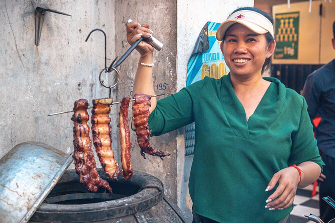 Phnom Penh’s Culinary Underground: Local Food Tour by Tuk-tuk - Stop two: Khmer curry noodles at Sophath