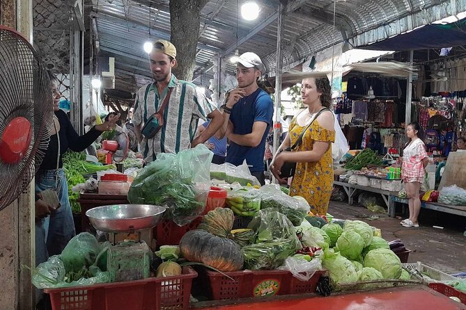 Phnom Penh’s Hands-On Khmer Cooking Class in the Countryside - The garden, family, and table