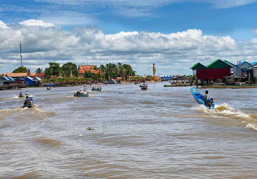 Phnom Penh - Siem Reap Road Transfer Plus Sightseeing - Kampong Kleang and the Tonle Sap boat ride