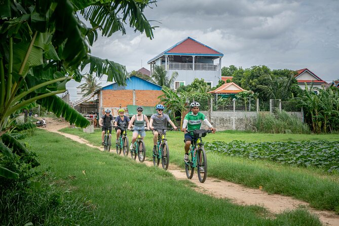 Phnom Penh Silk Island Bike Tour/ E-Bike or Tuk Tuk - Crossing to Silk Island by local ferry