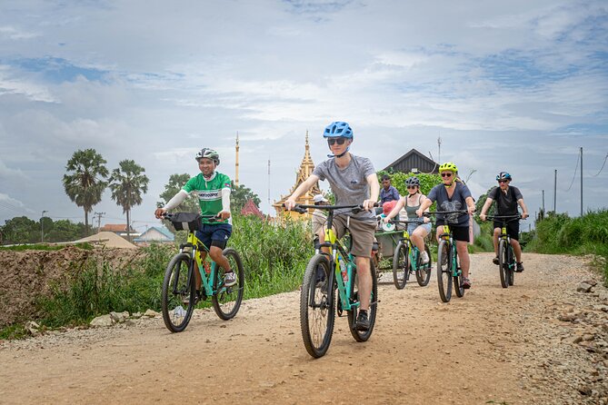 Phnom Penh Silk Island Bike Tour/ E-Bike or Tuk Tuk - Silk weaving and Cambodia’s working traditions
