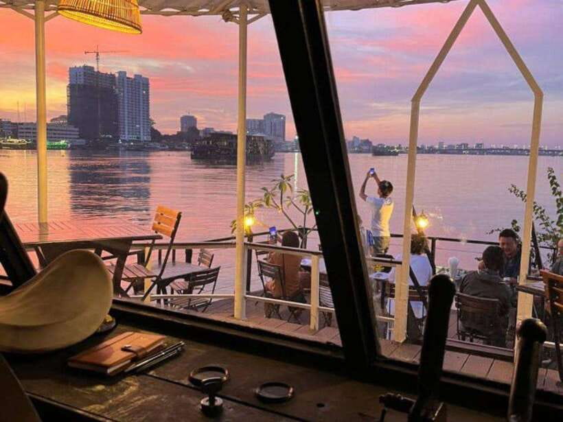 Phnom Penh: Sunset Cruise on Kanika Boat - The first minutes on deck