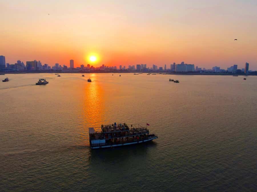 Phnom Penh: Sunset Cruise with Unlimited Beer &Fruit platter - Stilted homes and fishing boats along the bank