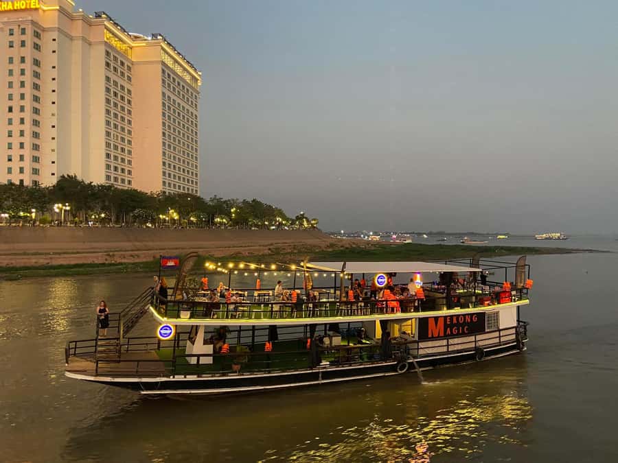 Phnom Penh: Sunset Cruise with Unlimited Beers & BBQ Buffet - Boarding the boat and choosing your package
